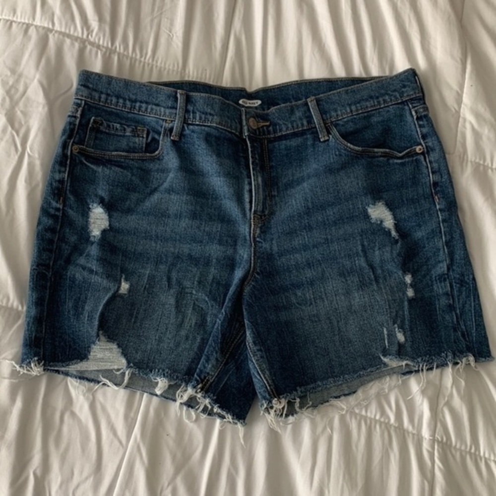 Old Navy women’s denim shorts dark rinse distressed sz 14